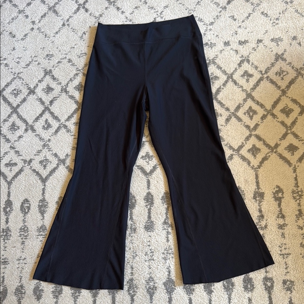 Old Navy Active PowerSoft Super-Flare Leggings - Size Large